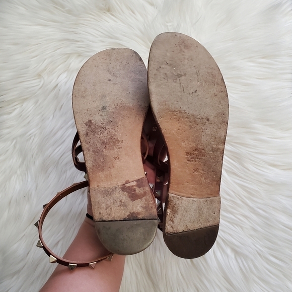 Valentino Garavani stud wrap sandals - Picture 8 of 9